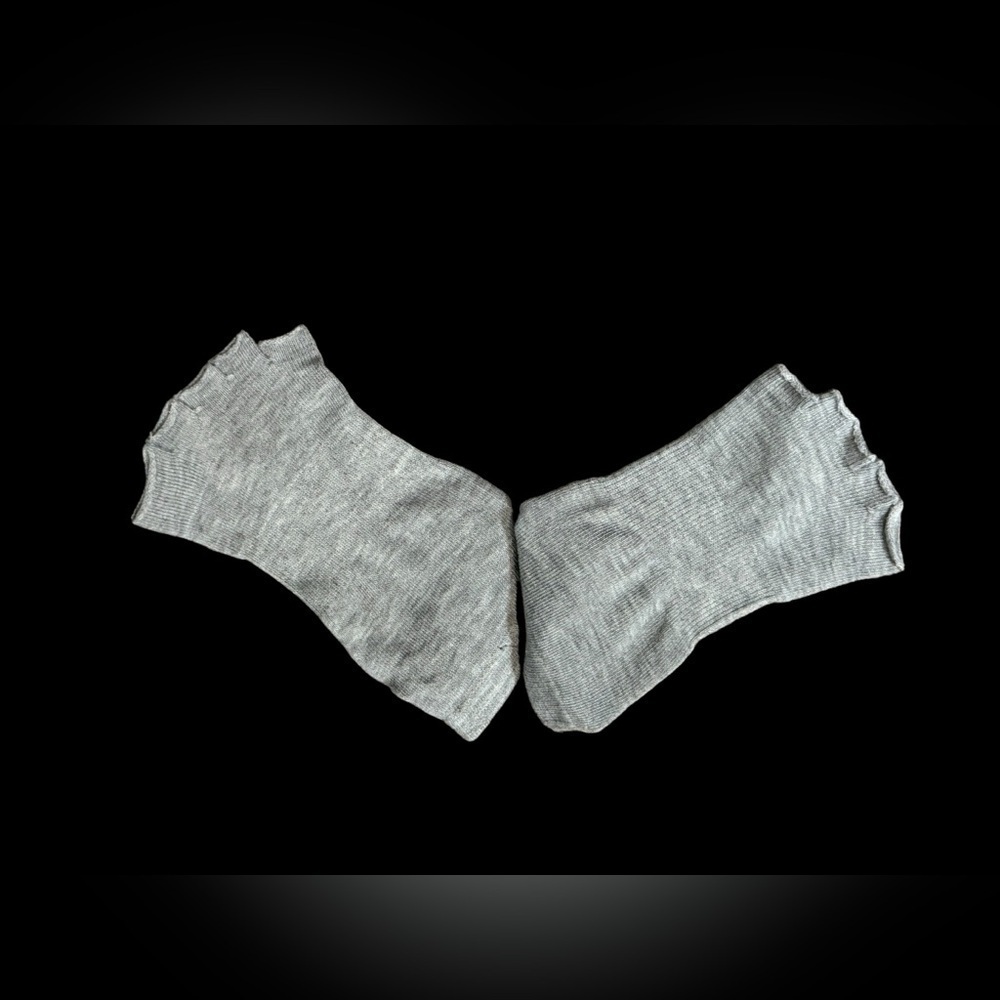NWOT Gaiam toeless yoga socks with grip on bottom gray